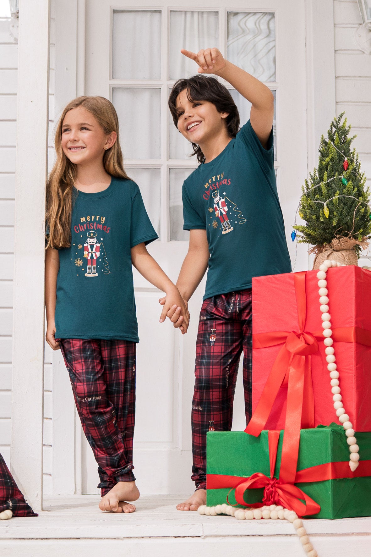 23072 PIJAMA NAVIDEÑA CUADRICULADA NIÑO 2025 VERDE AZUL