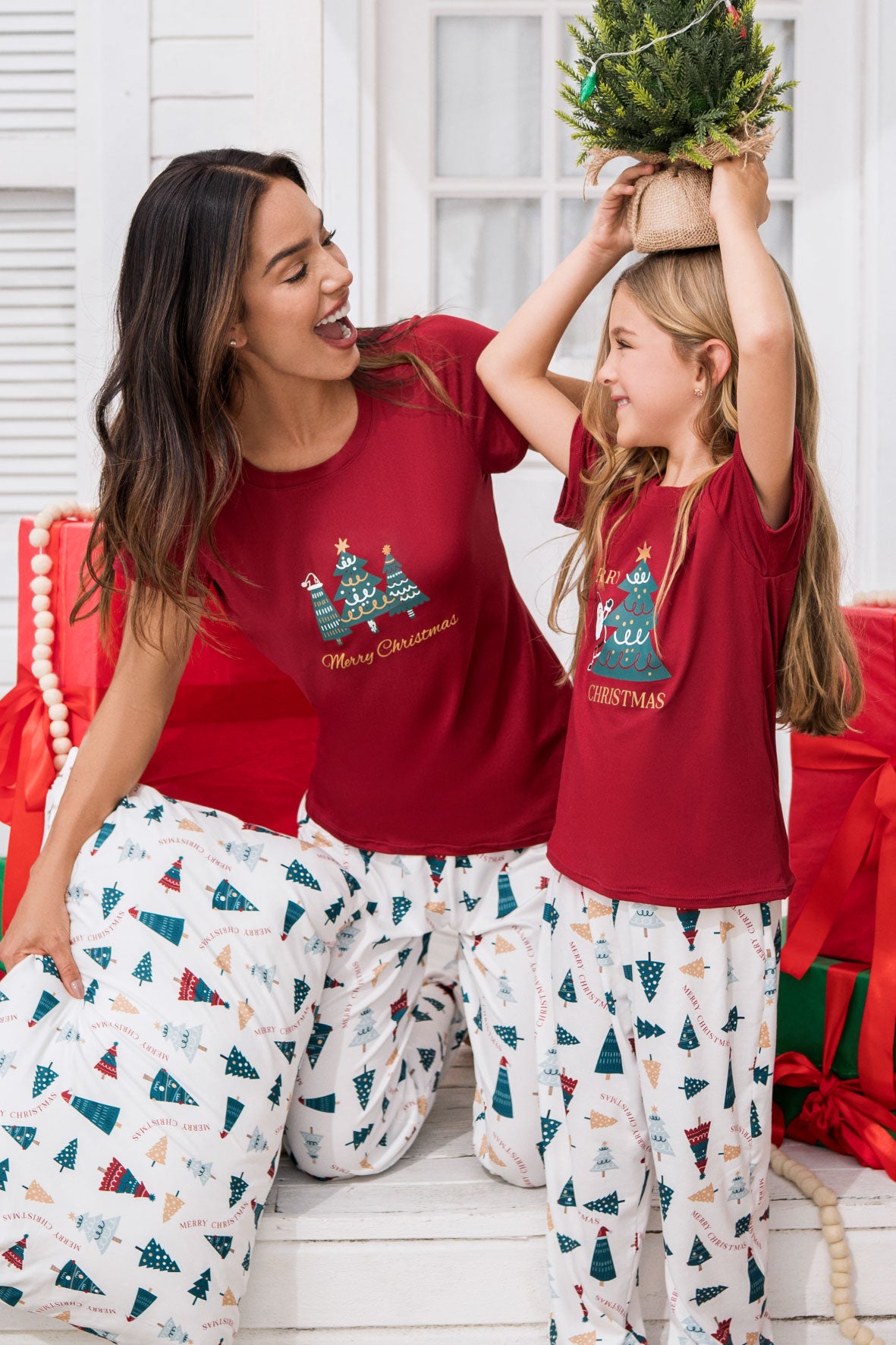 23069 PIJAMA NAVIDEÑA ARBOLES NIÑO 2025 ROJO MARFIL