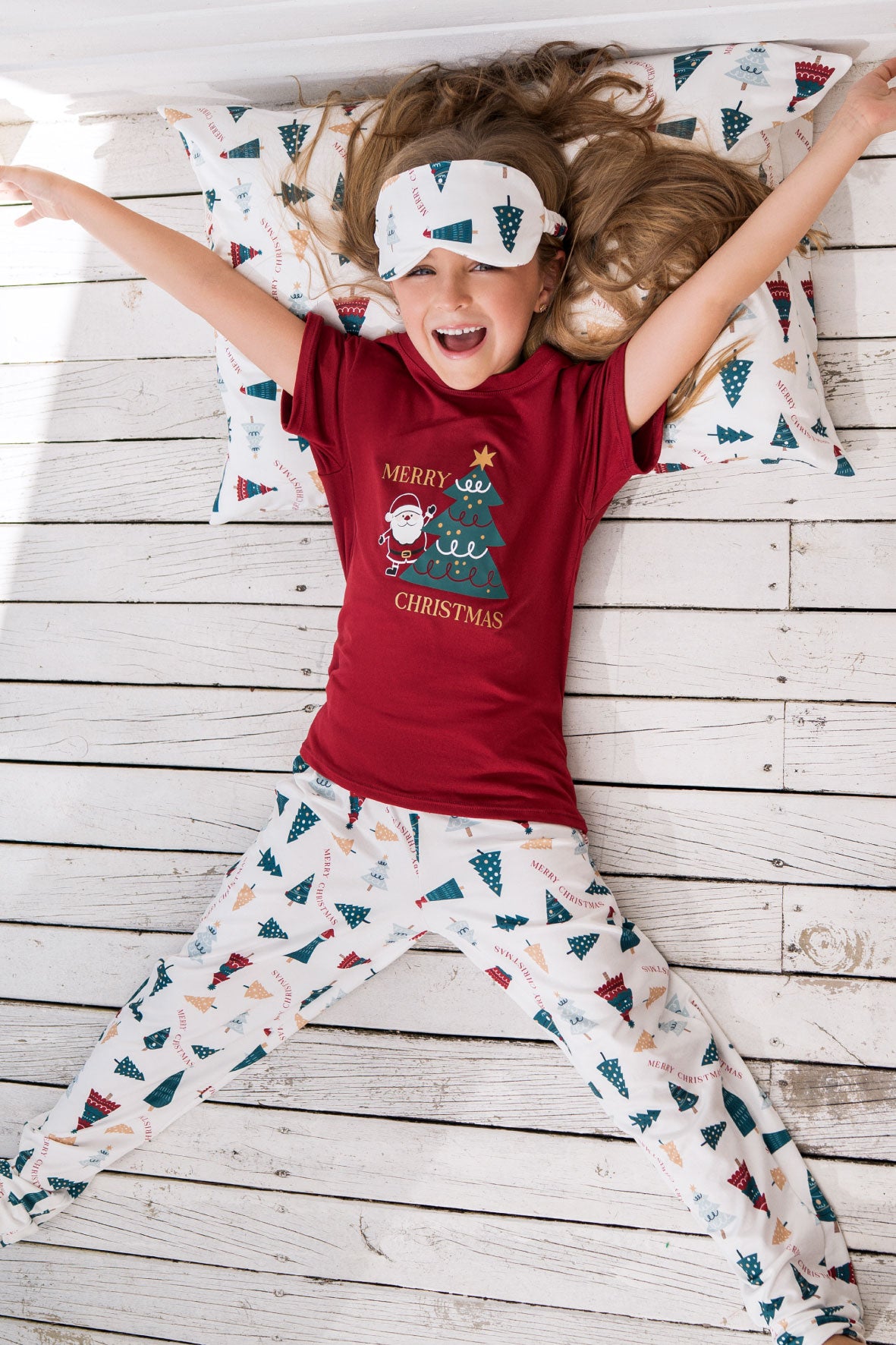 23069 PIJAMA NAVIDEÑA ARBOLES NIÑO 2025 ROJO MARFIL